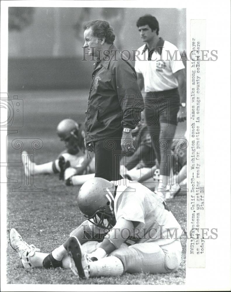 1984 Press Photo Washington Coach James Player - RRQ28601 - Historic Images