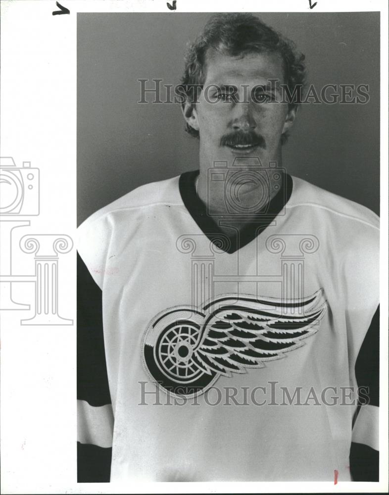 1986 Press Photo Detroit Red Wing&#39;s Lee Norwood Hockey - RRQ28667 - Historic Images