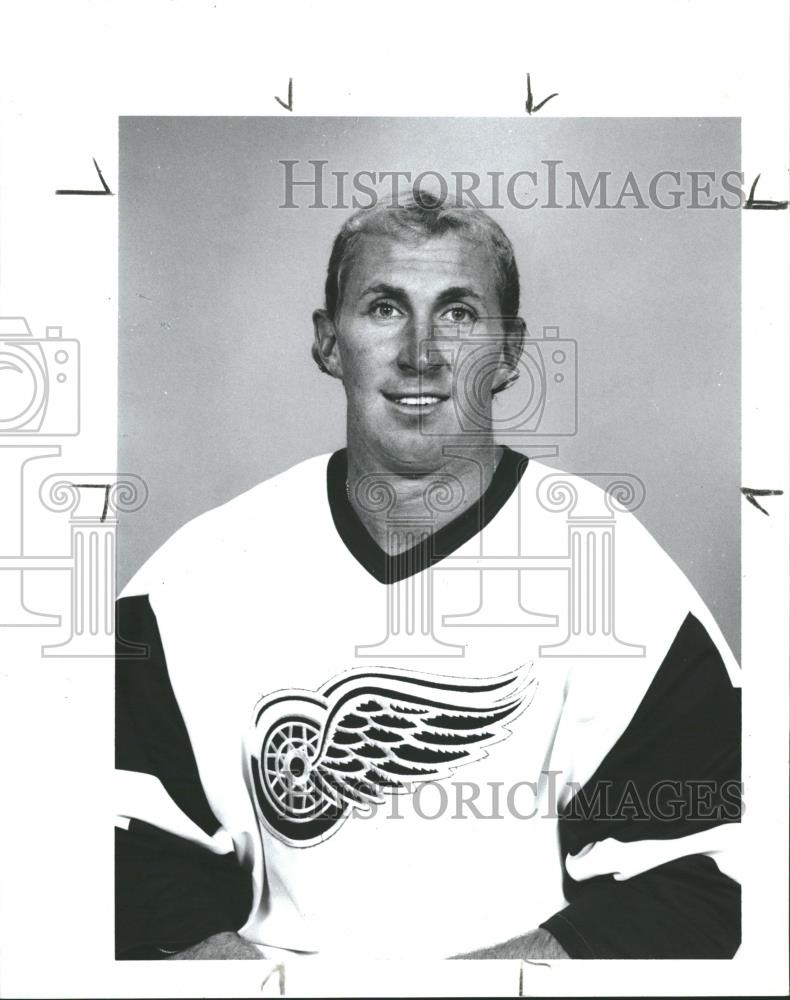 1989 Press Photo Lee Norwood Hockey Player - RRQ28669 - Historic Images