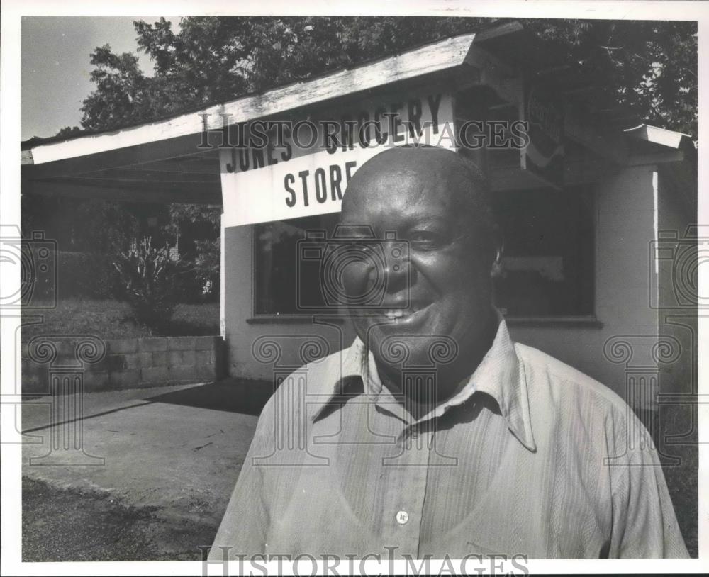 Press Photo Hee Jones in front of Jones Grocery store - abna35755 - Historic Images