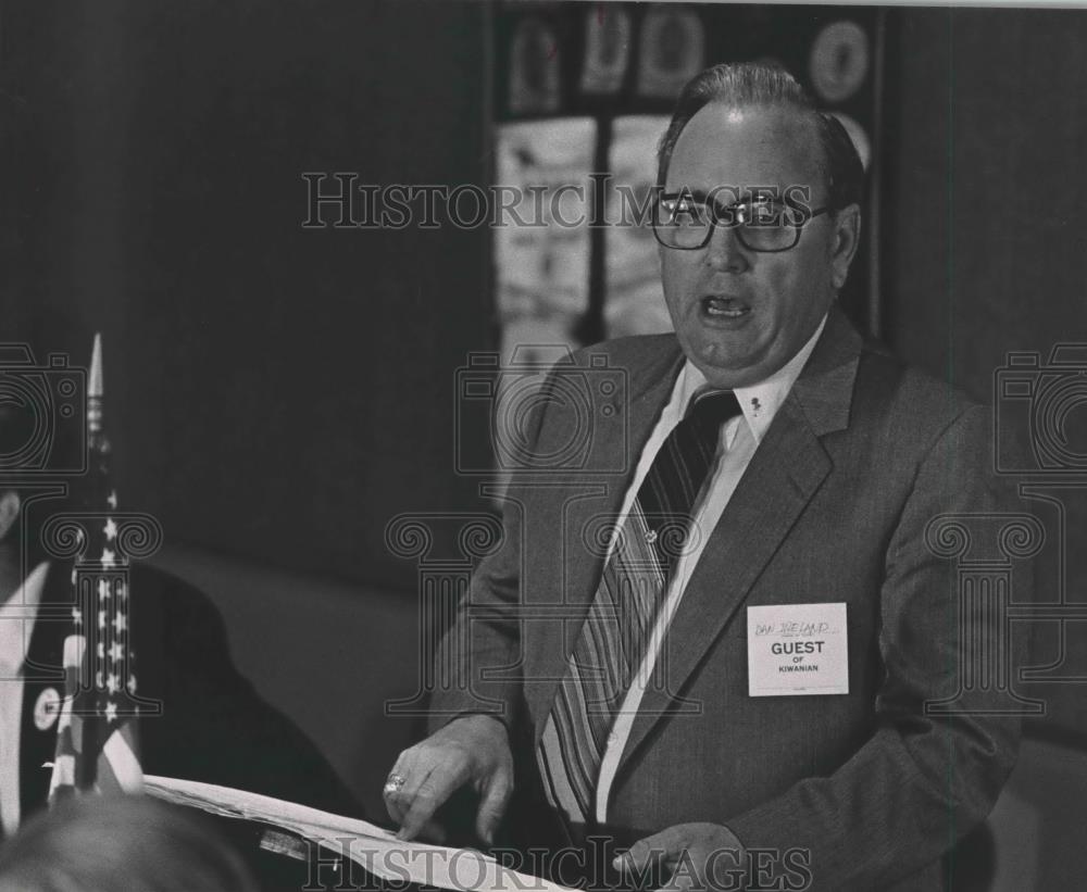 1984 Press Photo Reverend Dan Ireland, Clergyman - abna35946 - Historic Images