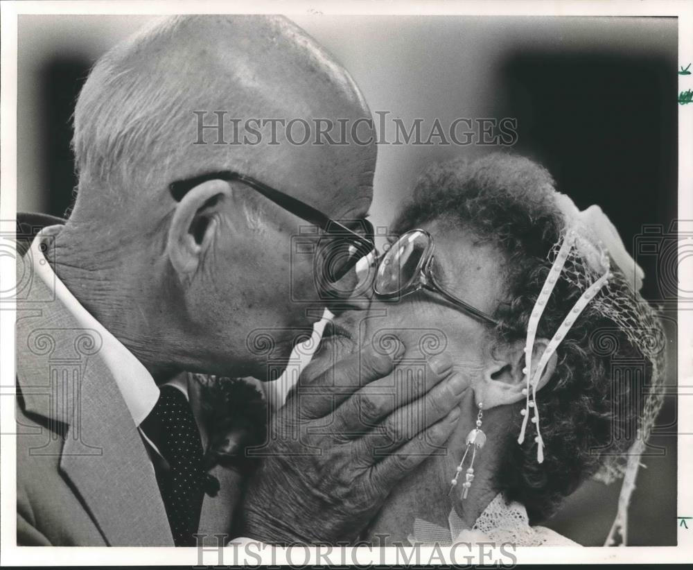 1986 Press Photo Edward and Vera Carmichael, 80 year old newly weds - abna35993 - Historic Images