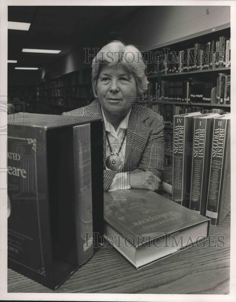 1985 Press Photo Jane McRae, Teacher of the Year, Vestavia High School Librarian - Historic Images