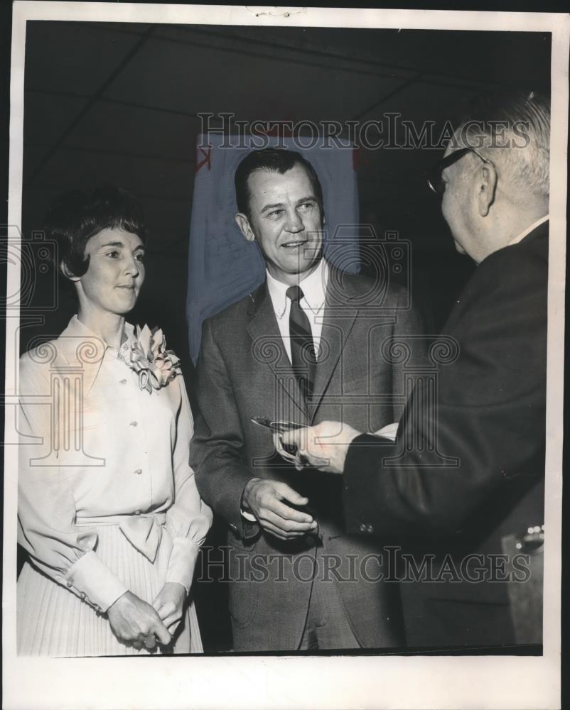 1979 Press Photo Robert B. Nolen, "Best Citizen" Award, East Chamber of Commerce - Historic Images