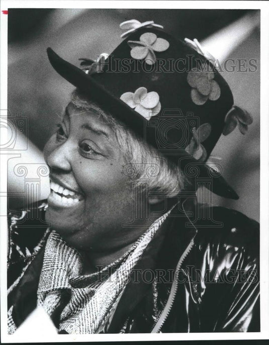 1992 Press Photo Representative Bobbie McDowell wears wild hat, Bessemer - Historic Images
