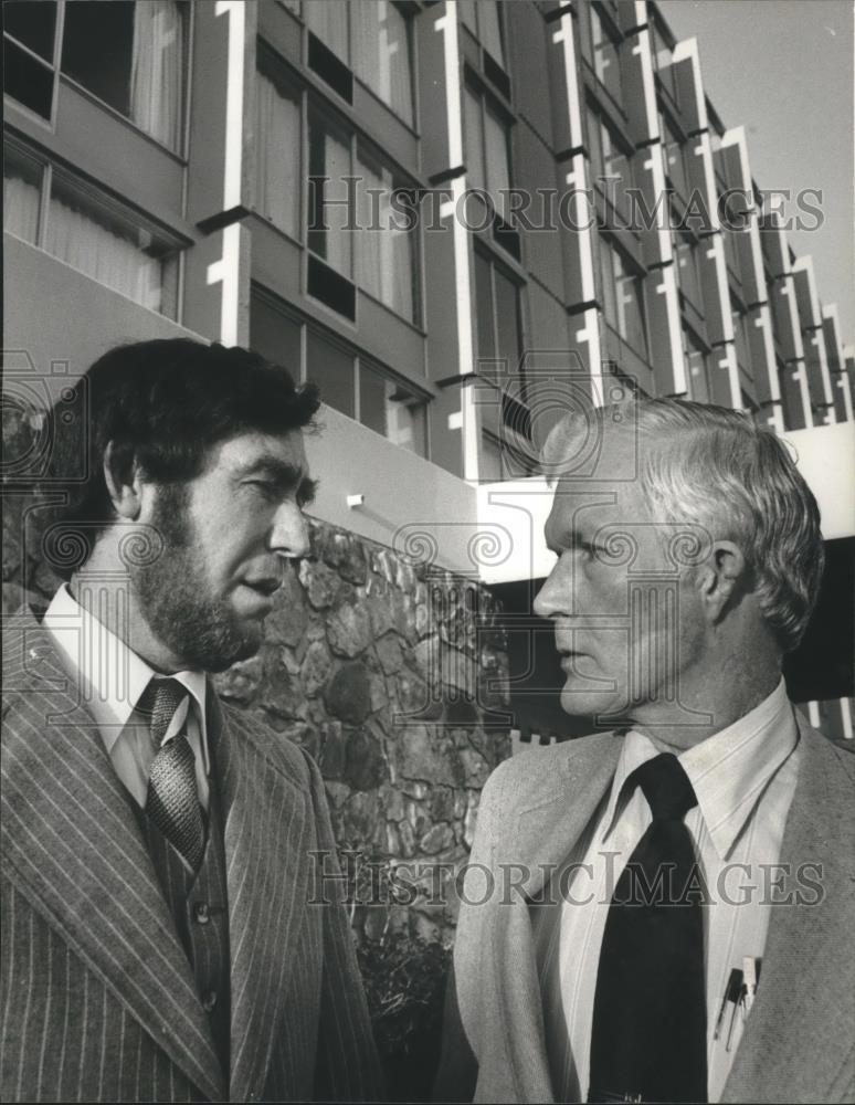1979 Press Photo Frank Clements, left, welcomes union chief Arnold Miller - Historic Images