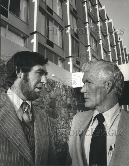 1979 Press Photo Frank Clements, left, welcomes union chief Arnold Miller - Historic Images