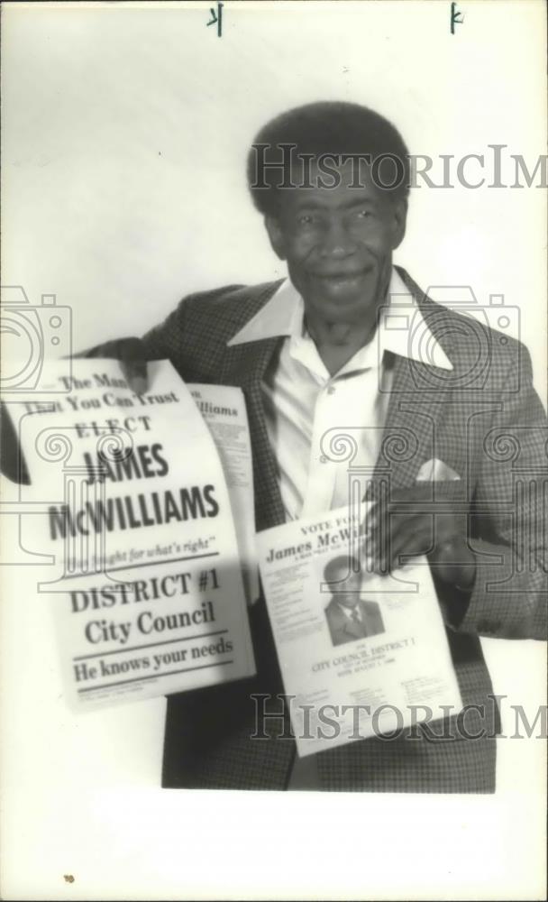 1989 Press Photo James McWilliams, Politician, Holding Campaign Signs - Historic Images