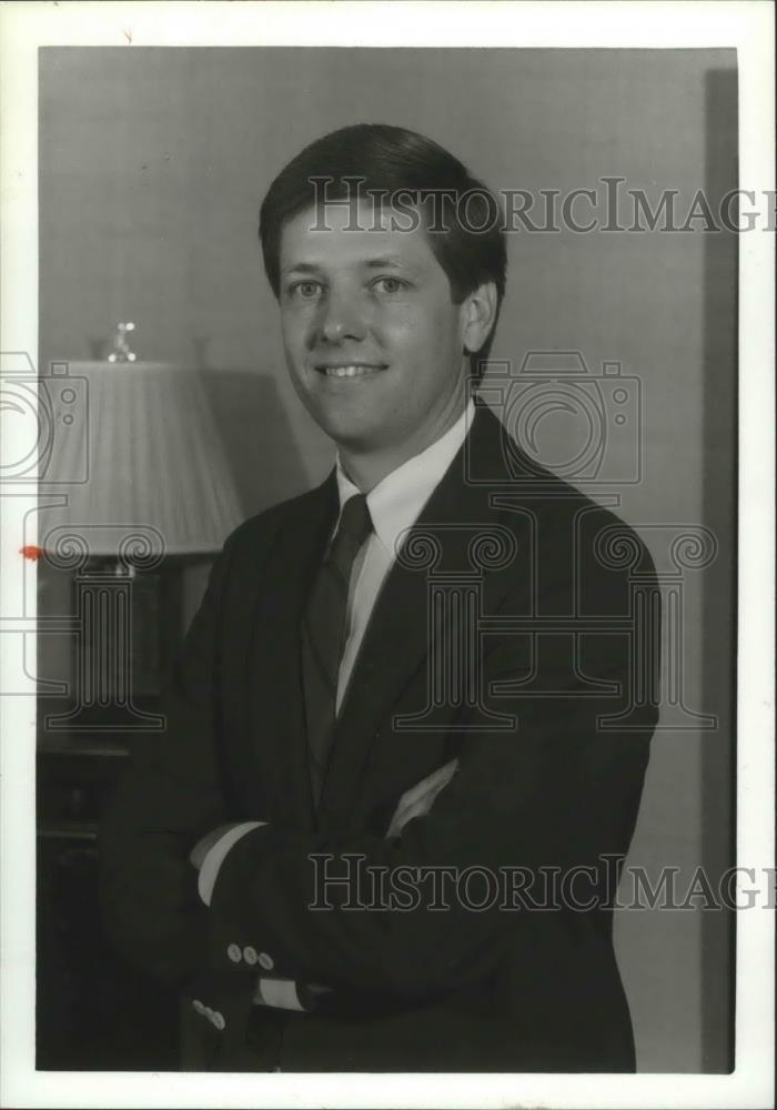 1987 Press Photo Nielsen, Claude B. President Coca Cola Bottling Company - Historic Images