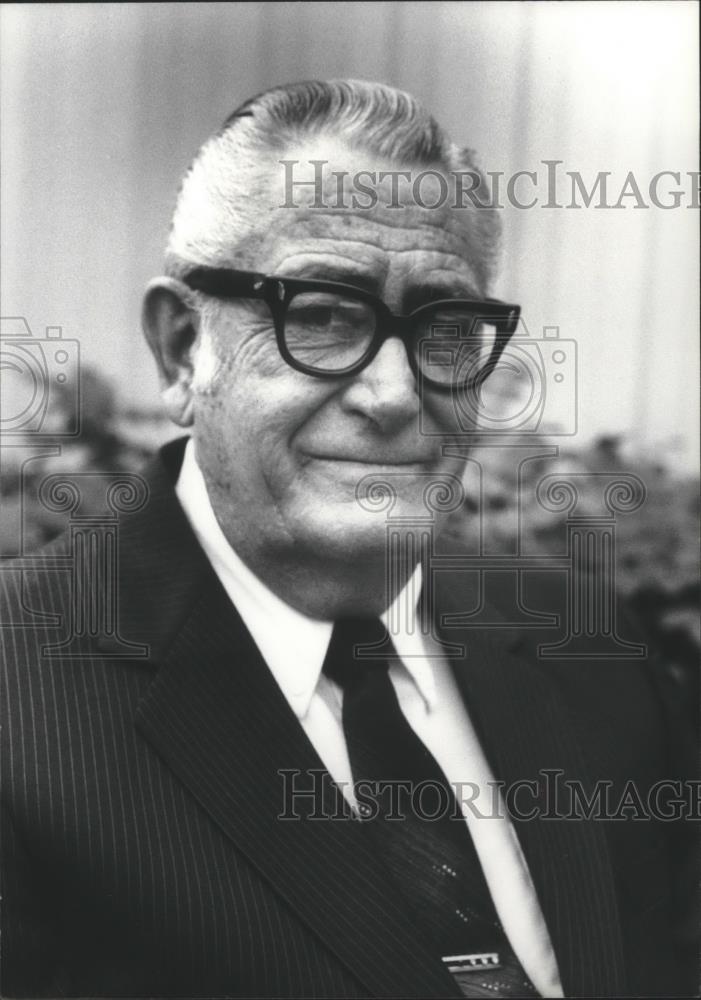 1982 Press Photo Mr. Walter Montgomery, Coca-Cola, Family Court Award Winner - Historic Images