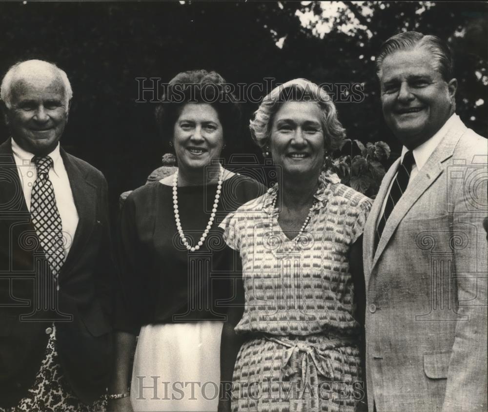 1983 Press Photo Mr. and Mrs. Jimmy Lee, Buffalo Rock Company, with Others - Historic Images