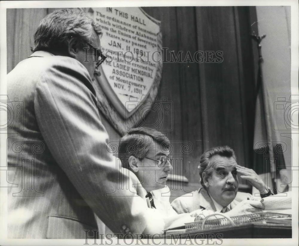 Press Photo house speaker Joe McCorquodale, R. Manley, governors aide D. Bryan - Historic Images