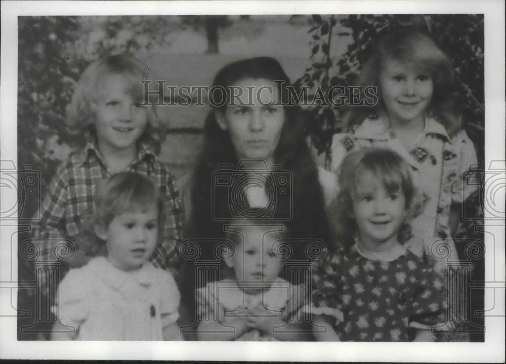 1978 Press Photo Mildre McCullough with Five Children - abna37064 - Historic Images