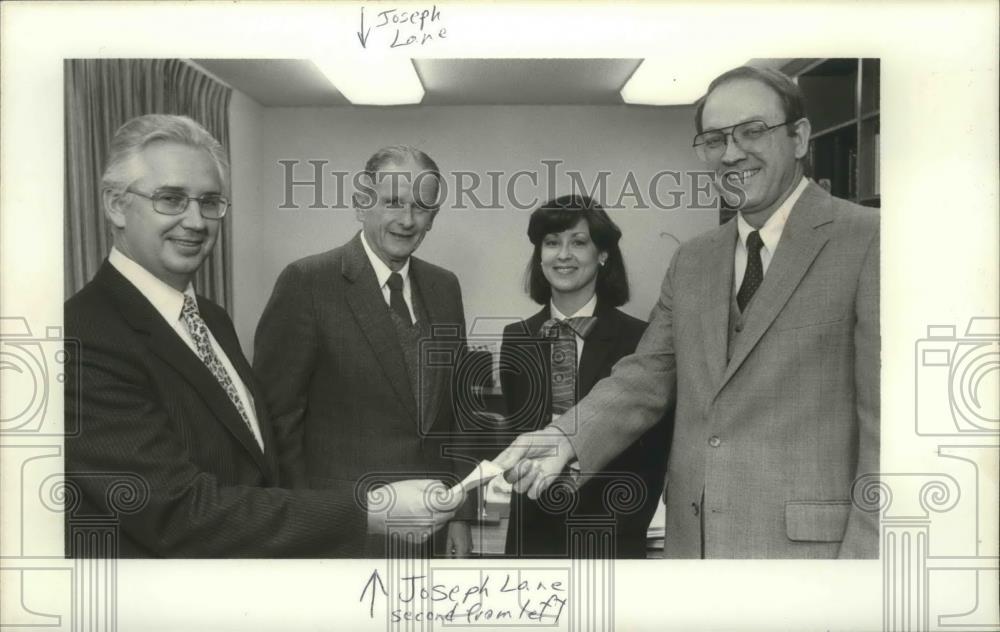 1984 Press Photo Dr. Joseph E. Lane, Jr, UA professor of accounting, scholarship - Historic Images