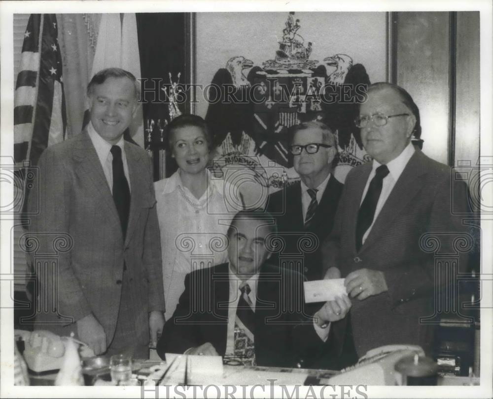 1976 Press Photo Alabama Vocational Rehabilitation State Director Provides Funds - Historic Images