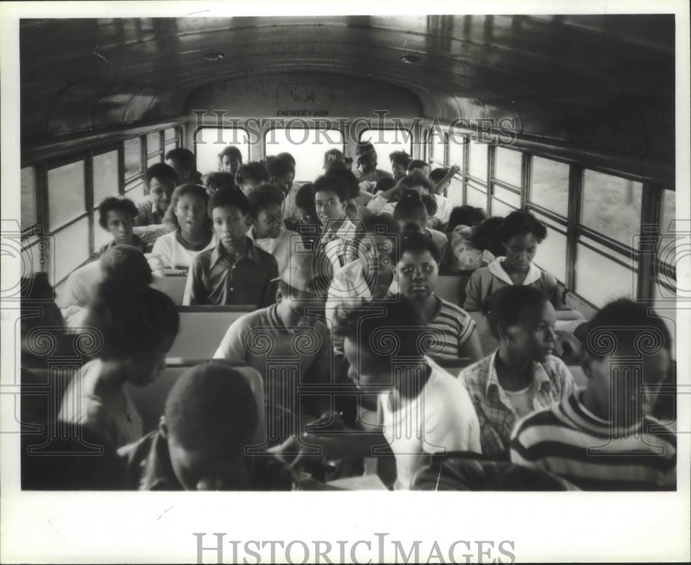 1980 Press Photo Crowded school bus in Gees Bend, Alabama - abna37244 - Historic Images