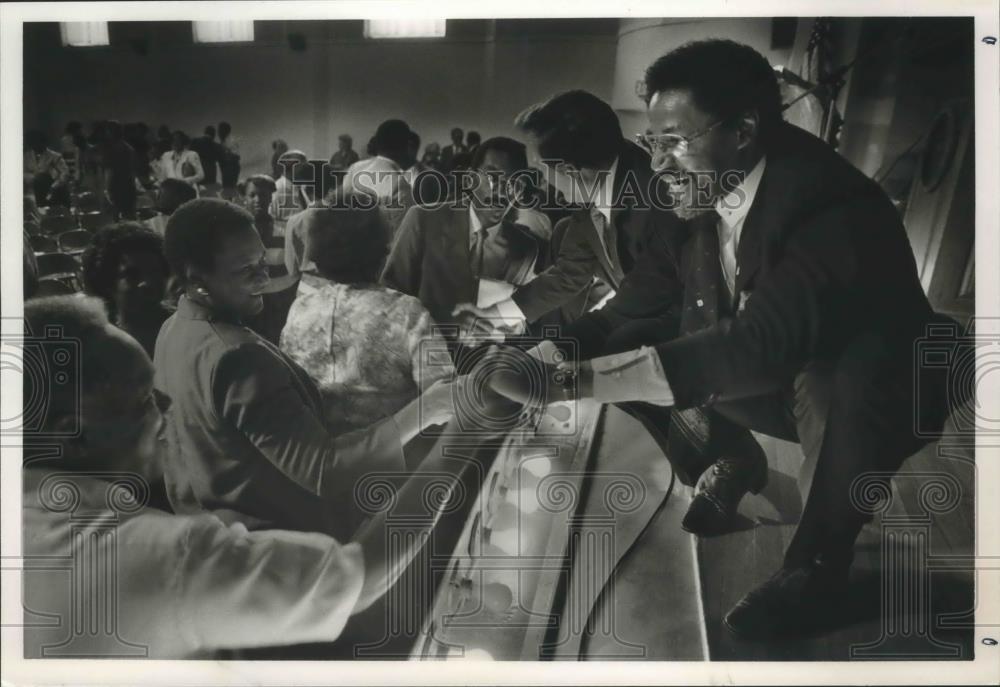 1986 Press Photo Quitman Mitchell at his first council meeting, Bessemer - Historic Images