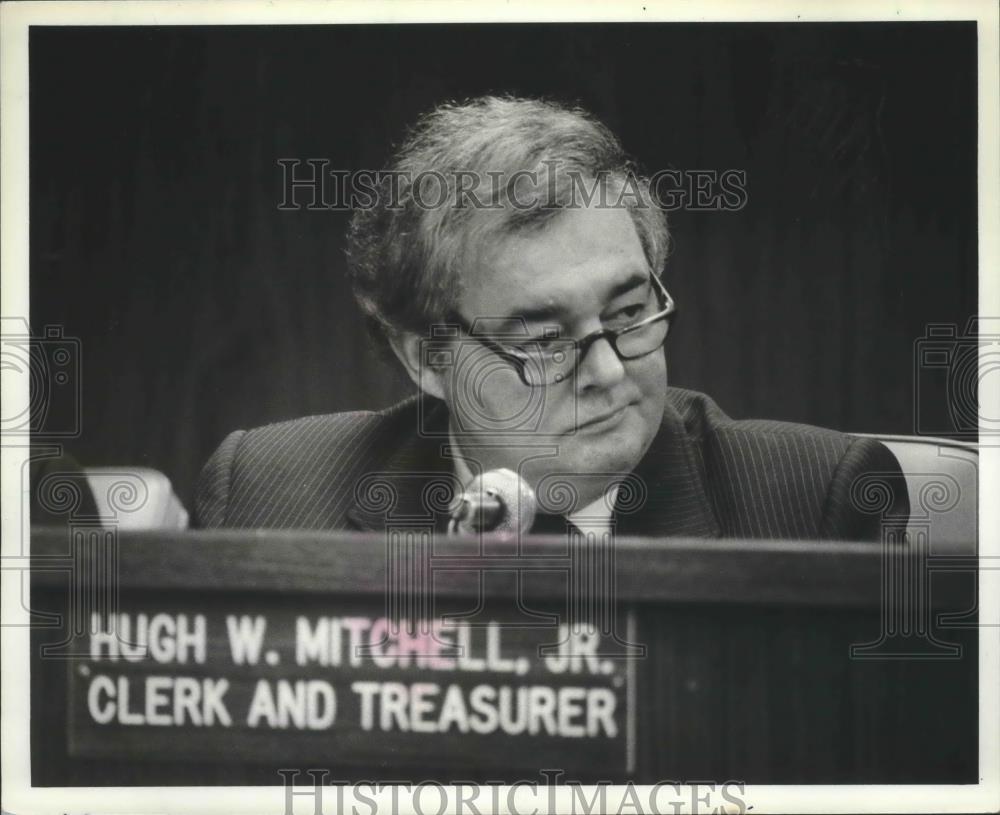 1982 Press Photo Hugh W. Mitchell, Jr., City Clerk, Treasurer of Bessemer - Historic Images