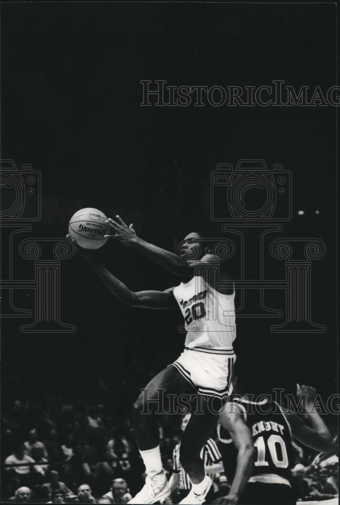 1982 Press Photo University of AL-Birmingham Basketball Player Oliver Robinson - Historic Images