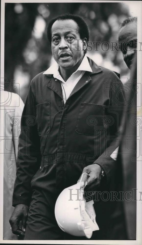 1988 Press Photo NAACP, Alabama Chapter President, Thomas Reed with hard hat - Historic Images