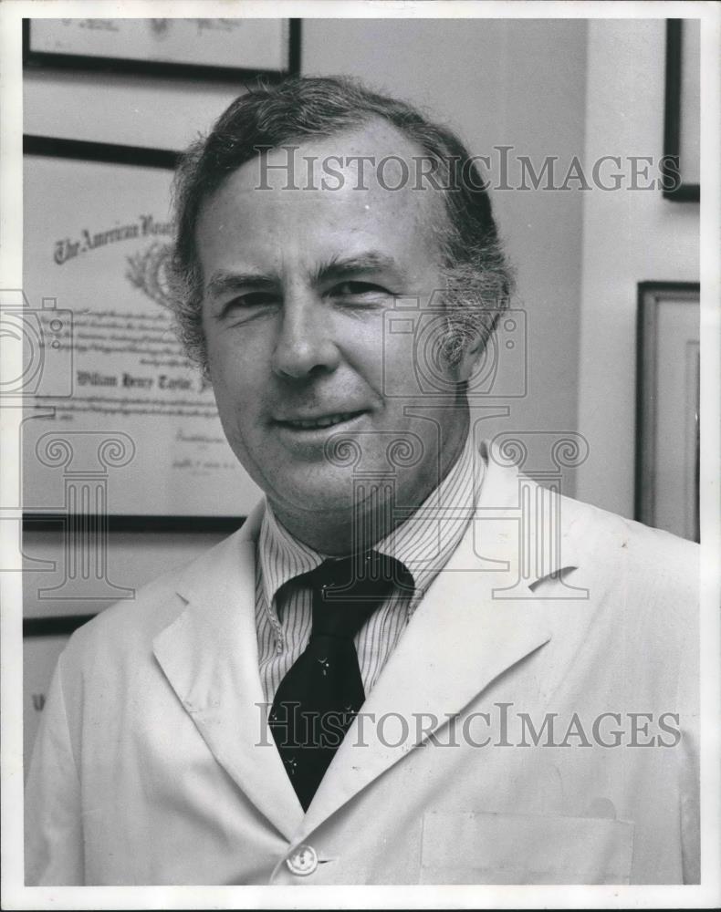 1977 Press Photo Doctor William H. Taylor Jr., physician - abna38978 - Historic Images