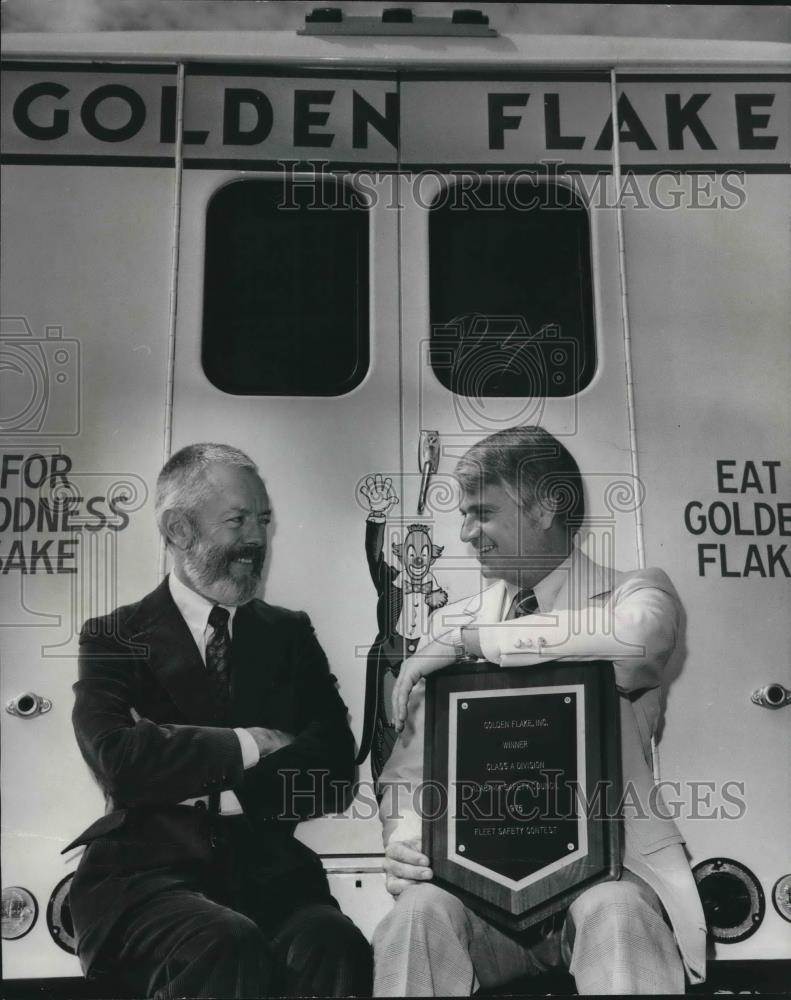 1976 Press Photo Frank P. Samford Jr., and John Stein at Award Presentation - Historic Images
