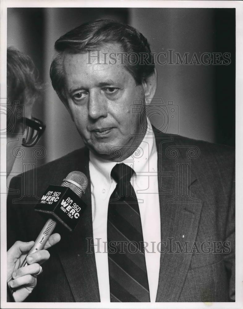 1991 Press Photo Herb Sang at Press Conference at Minor High - abna39103 - Historic Images