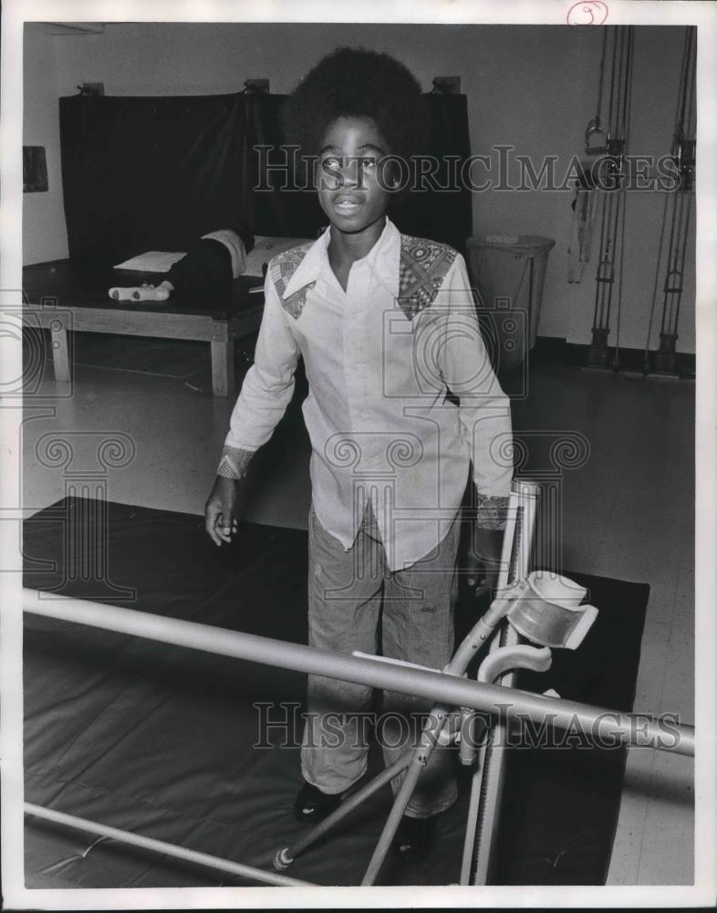 1976 Press Photo Cornelius Taylor during a physical therapy exercise - abna39172 - Historic Images