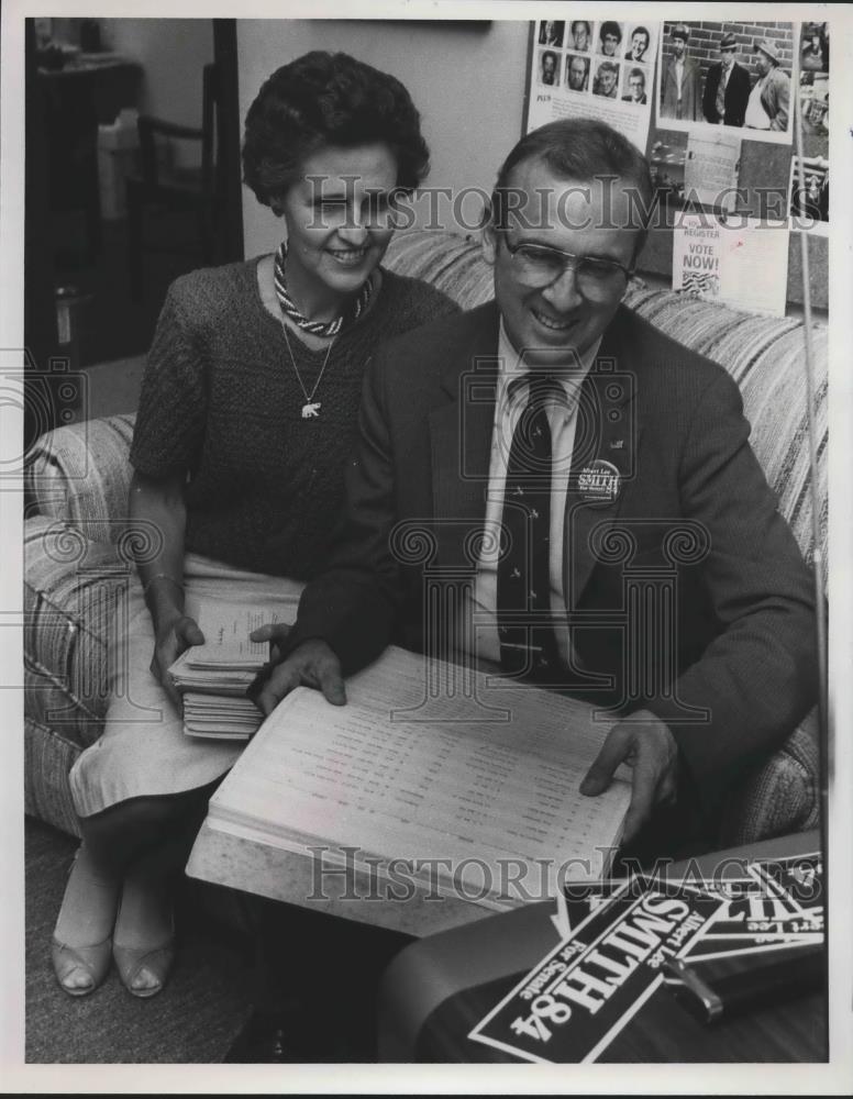 1984 Press Photo Primary winner Albert Lee Smith and his wife June watch ballots - Historic Images
