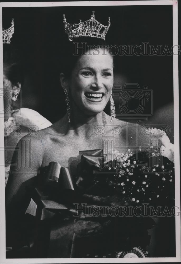 1990 Press Photo Resha Riggins crowned 1990 Miss Alabama - abna39508 - Historic Images