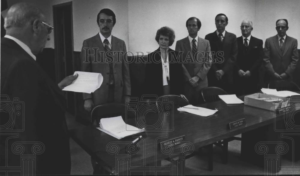 1980 Press Photo Senator Pat Vacca swearing-in Tarrant, Alabama City Council - Historic Images