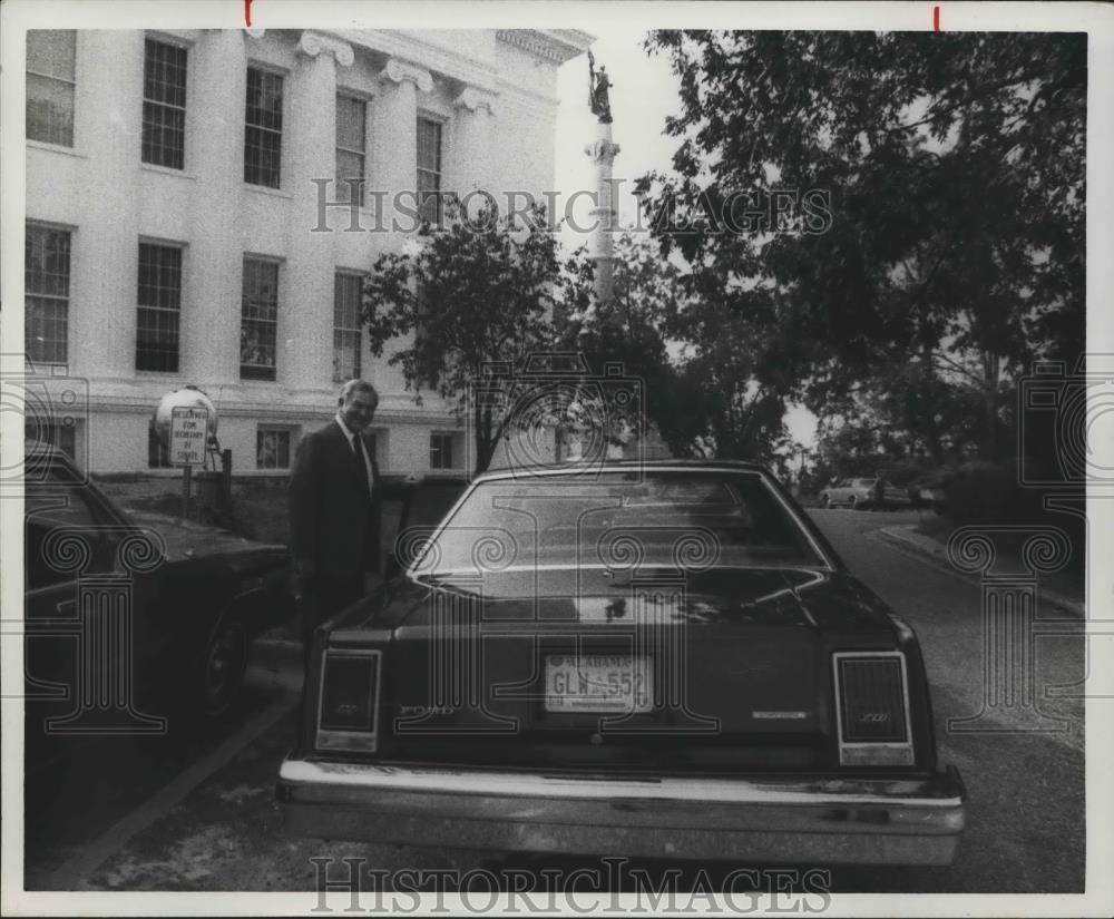 1980 Press Photo Alabama Finance Director Rex Rainer and His State Car - Historic Images