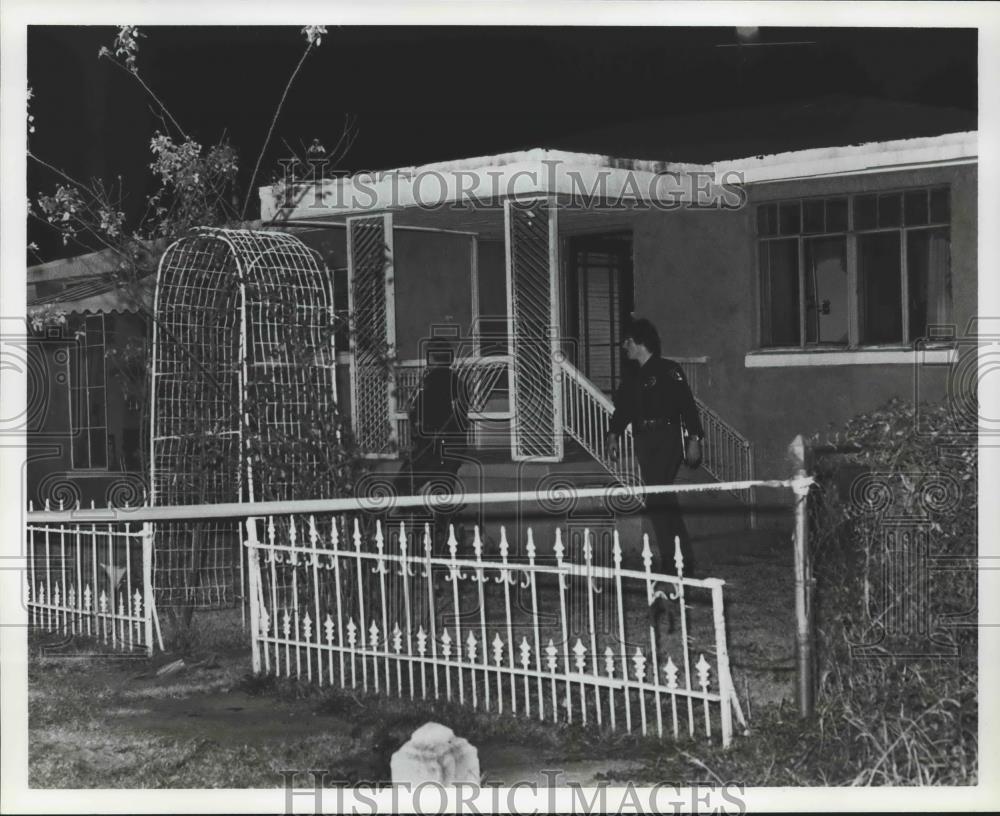 Press Photo Virgone home in Thomas community where man murdered and fire set - Historic Images
