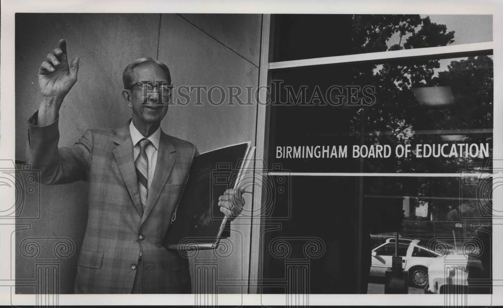 1988 Press Photo Retired Educator Henry Sparks, Birmingham Board of Education - Historic Images