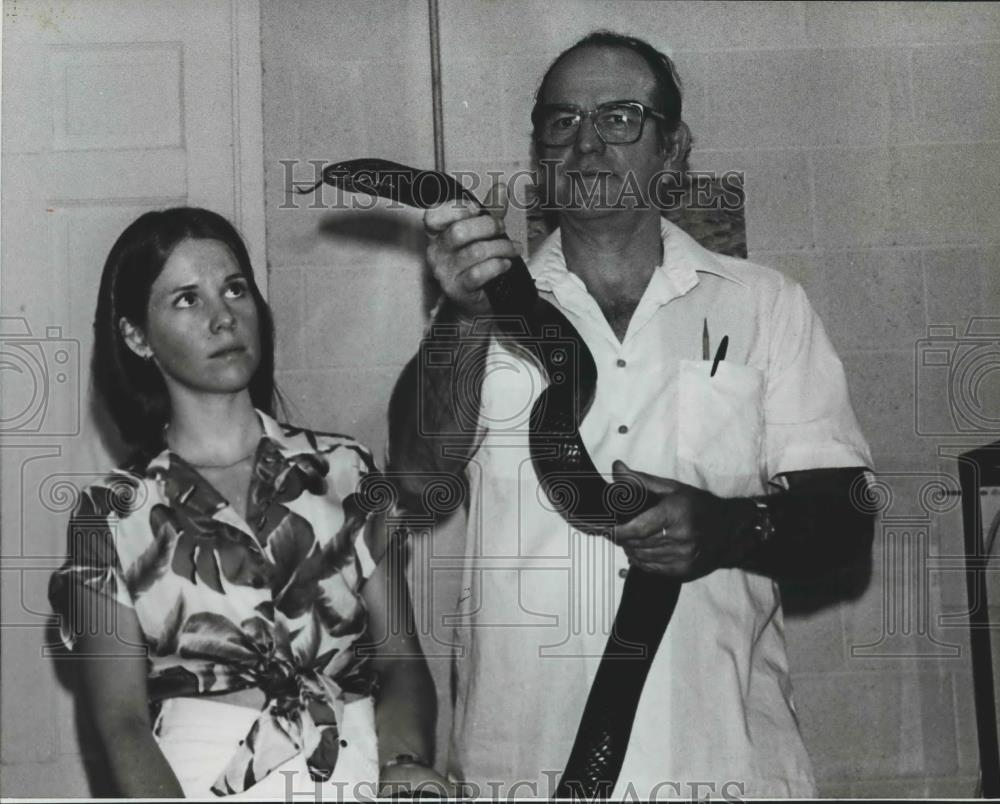 1981 Press Photo Alabama Wildlife Cooperative Unit Members Hold Snake - Historic Images