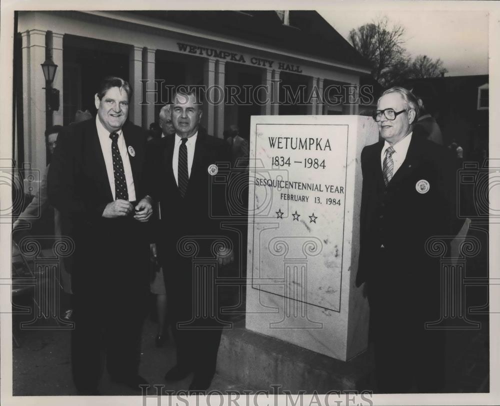 1984 Press Photo U. S. Senator Howell Heflin with Others at Wetumpka City Hall - Historic Images