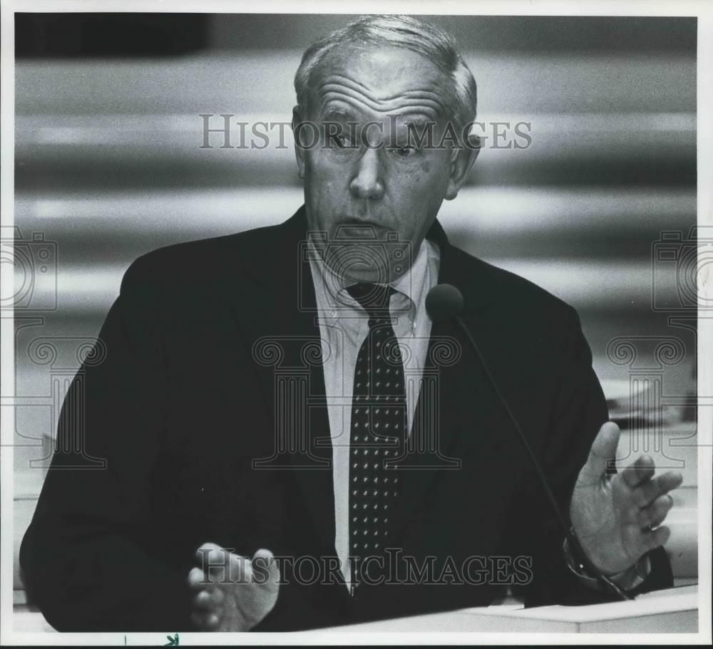 1991 Press Photo C. C. &quot;Bo&quot; Torbett speaks about tax reform at a meeting - Historic Images