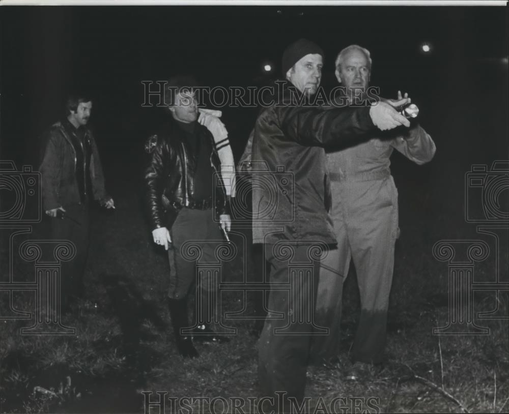 1980 Press Photo Police Search for Missing Woman, Barbara L. Smith, in Alabama - Historic Images
