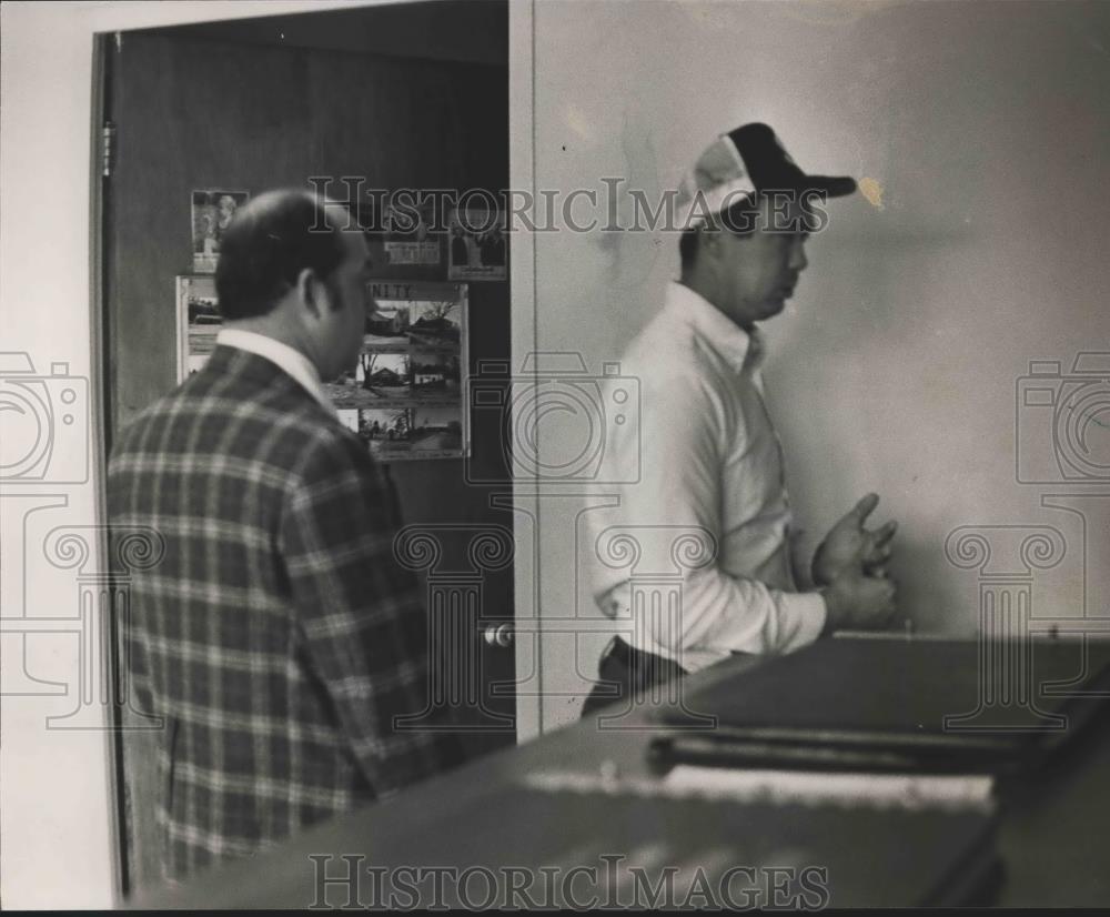 1985 Press Photo Sergeant Roger Thomas, Oneonta, Alabama Policeman in Hat - Historic Images