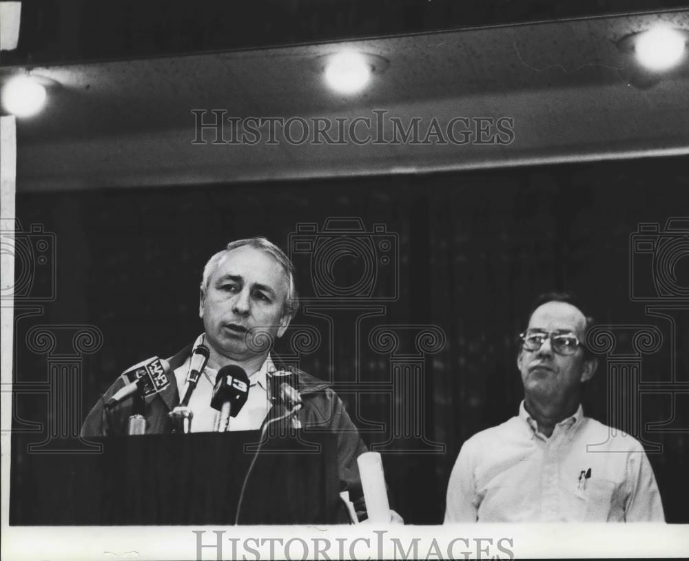 1982 Press Photo Jerry Thomley, Alabama Power, Speaks of Power Outages - Historic Images