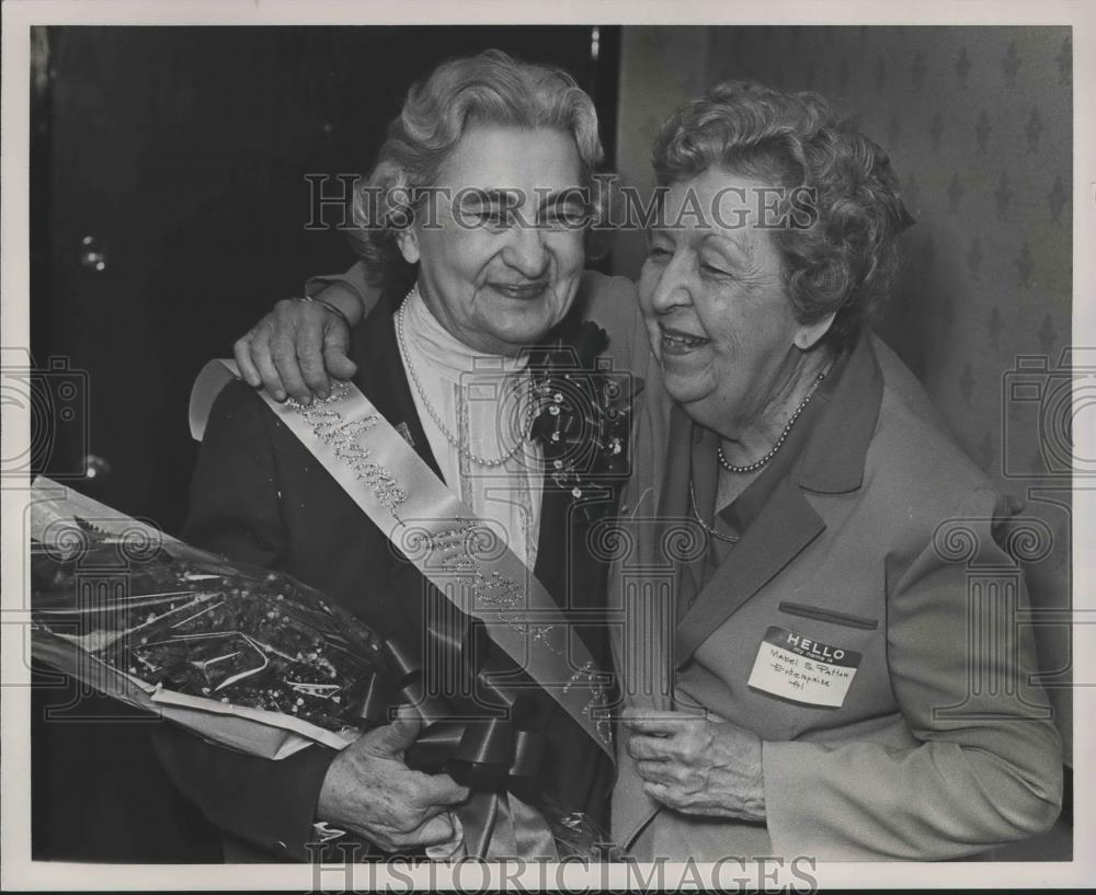 1987 Press Photo Jewell Smith, Alabama Mother of Year with friend Mabel Patton - Historic Images