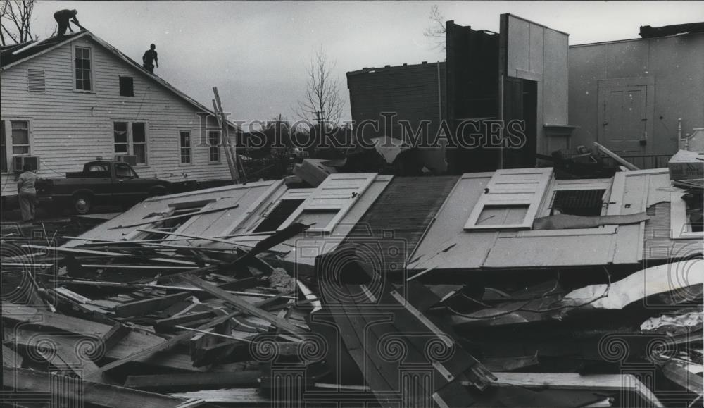 1981 Press Photo house destroyed by tornado in Alabama - abna40127 - Historic Images