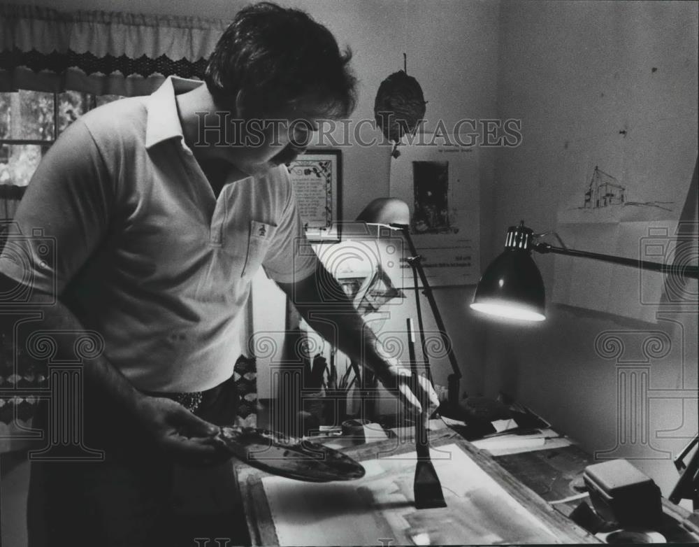 1980 Press Photo Don Rankin, Alabama Artist, works on watercolor painting - Historic Images