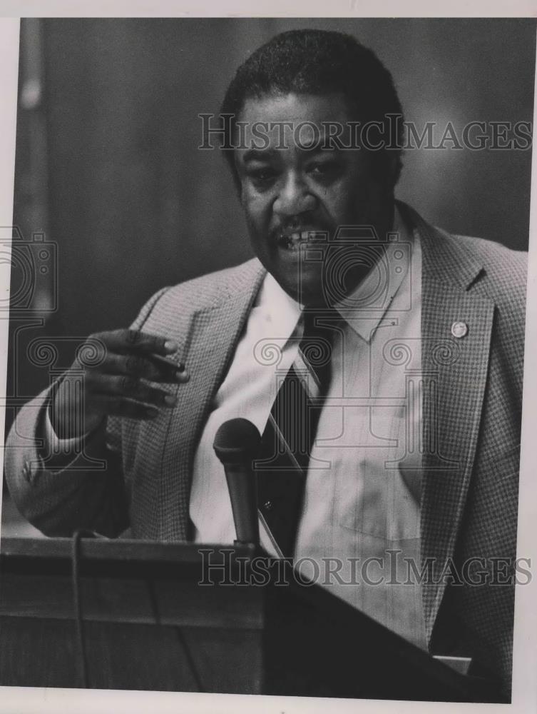 1989 Press Photo Representative John Rogers speaks at Jefferson County hearing - Historic Images