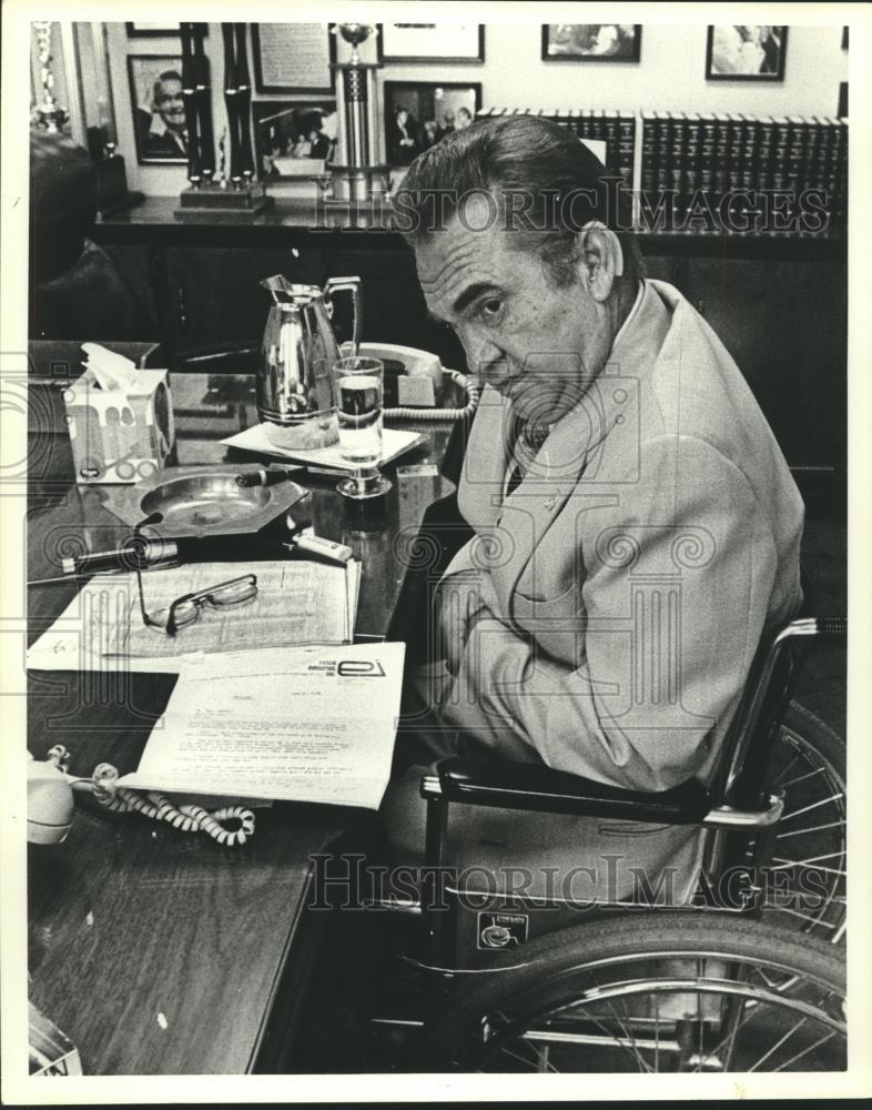 1980 Press Photo Former Alabama Governor George C. Wallace, shown in his office - Historic Images