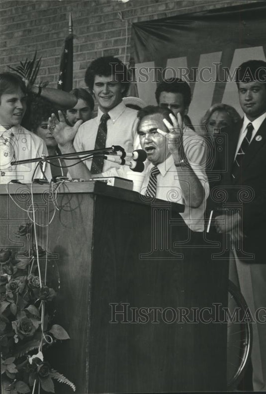 1982 Press Photo Former Alabama Governor George C. Wallace - abna40670 - Historic Images