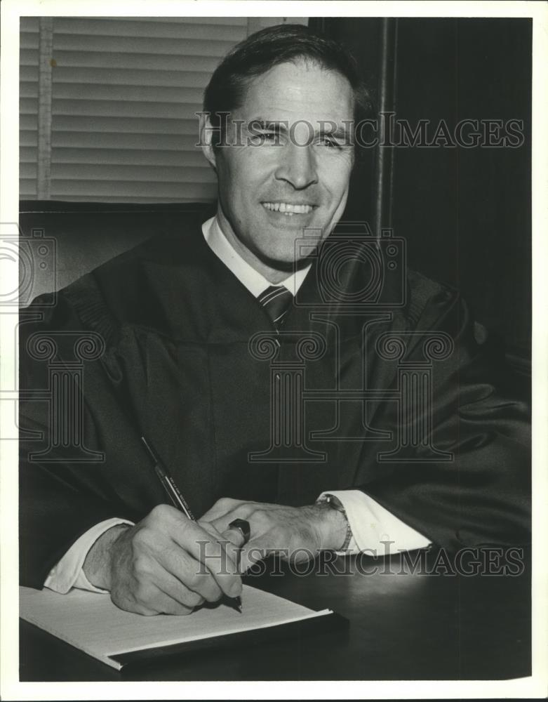 1981 Press Photo Judge Jack Carl, Jefferson County Circuit Court Judge - Historic Images