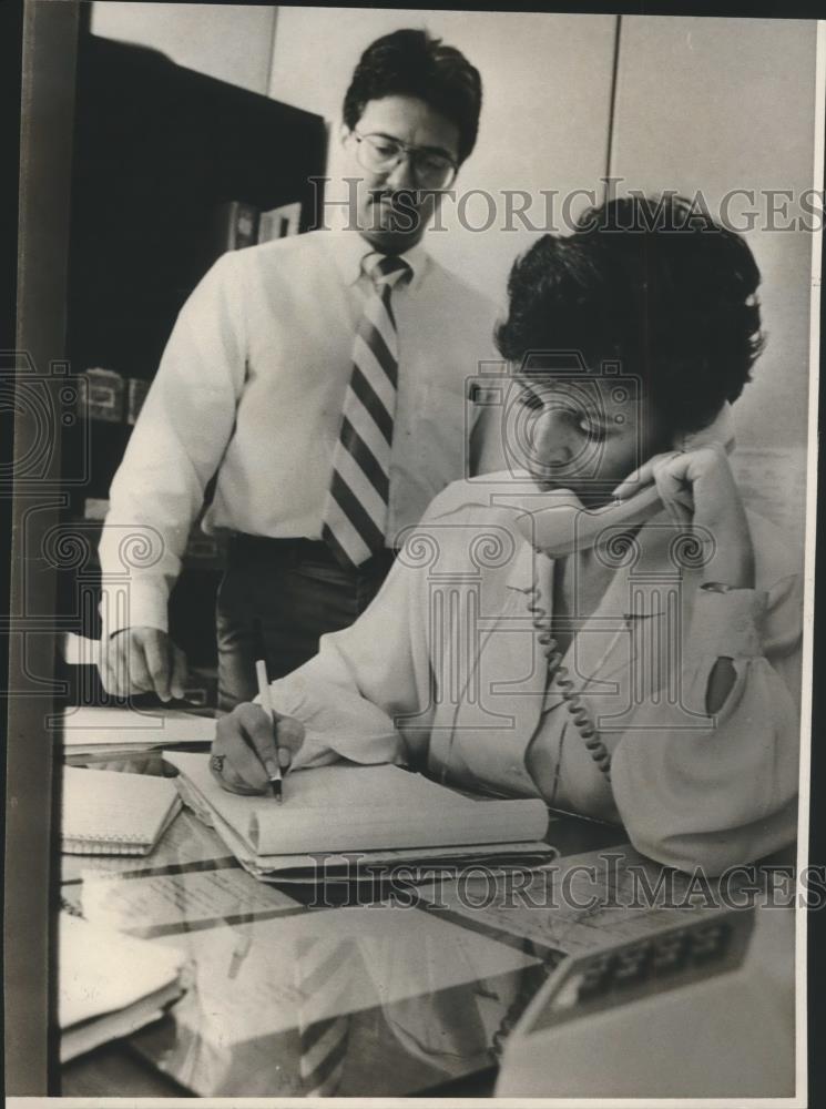 1989 Press Photo Sandy Hamilton, Al Manzella, Human Resources Department - Historic Images