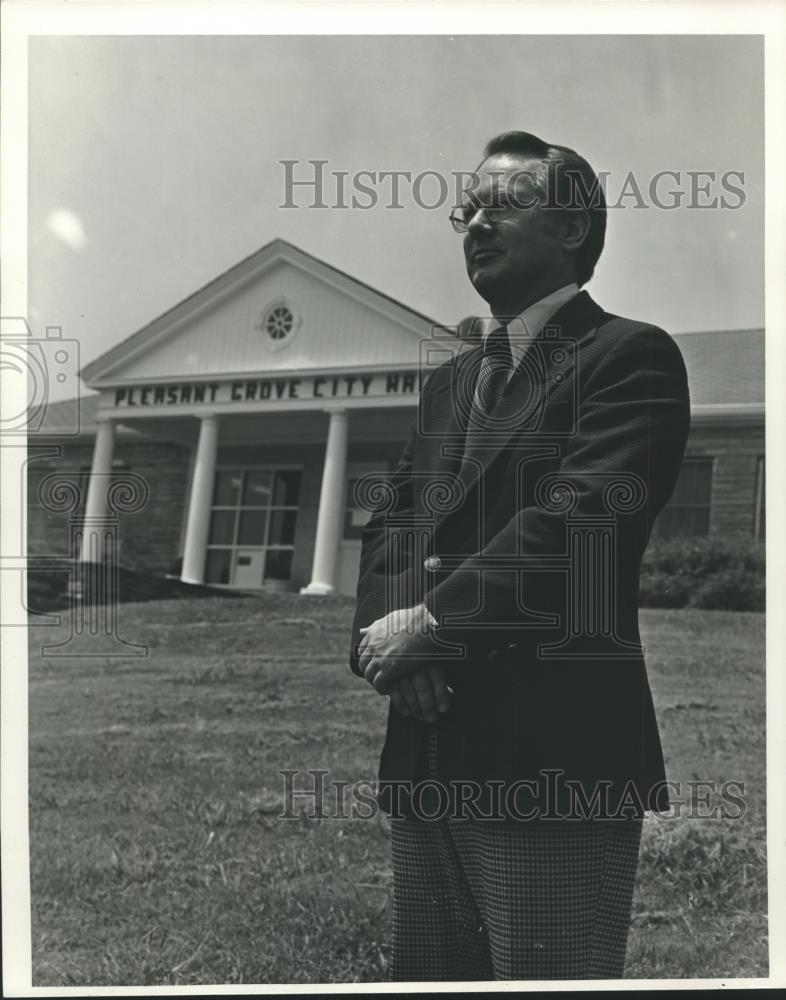 1976 Press Photo Milton C. Russell, Pleasant Grove City Council Candidate - Historic Images