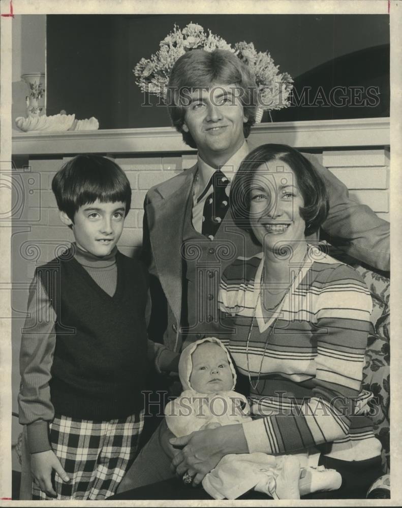 Press Photo Mr. and Mrs. Jim Rye with son Jay and daughter Susan - abna40920 - Historic Images